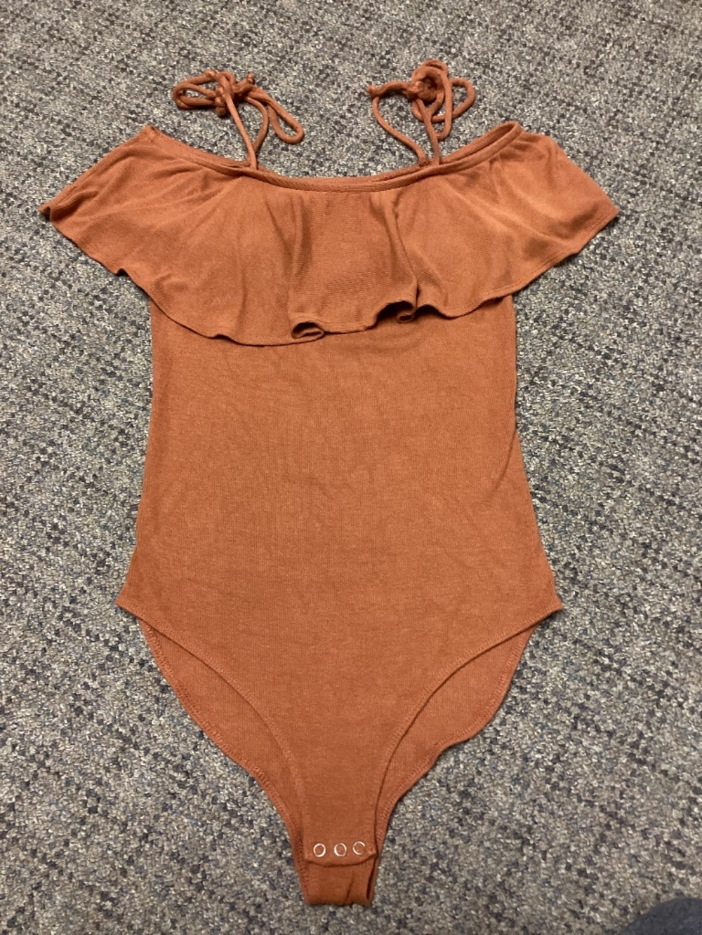 Mudd Rust Burnt Orange Ribbed Ruffle Off the Shoulder Bodysuit w/ Tie Straps * M